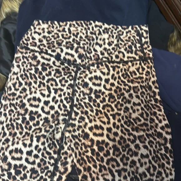 Leopard print pants - Picture 1 of 3